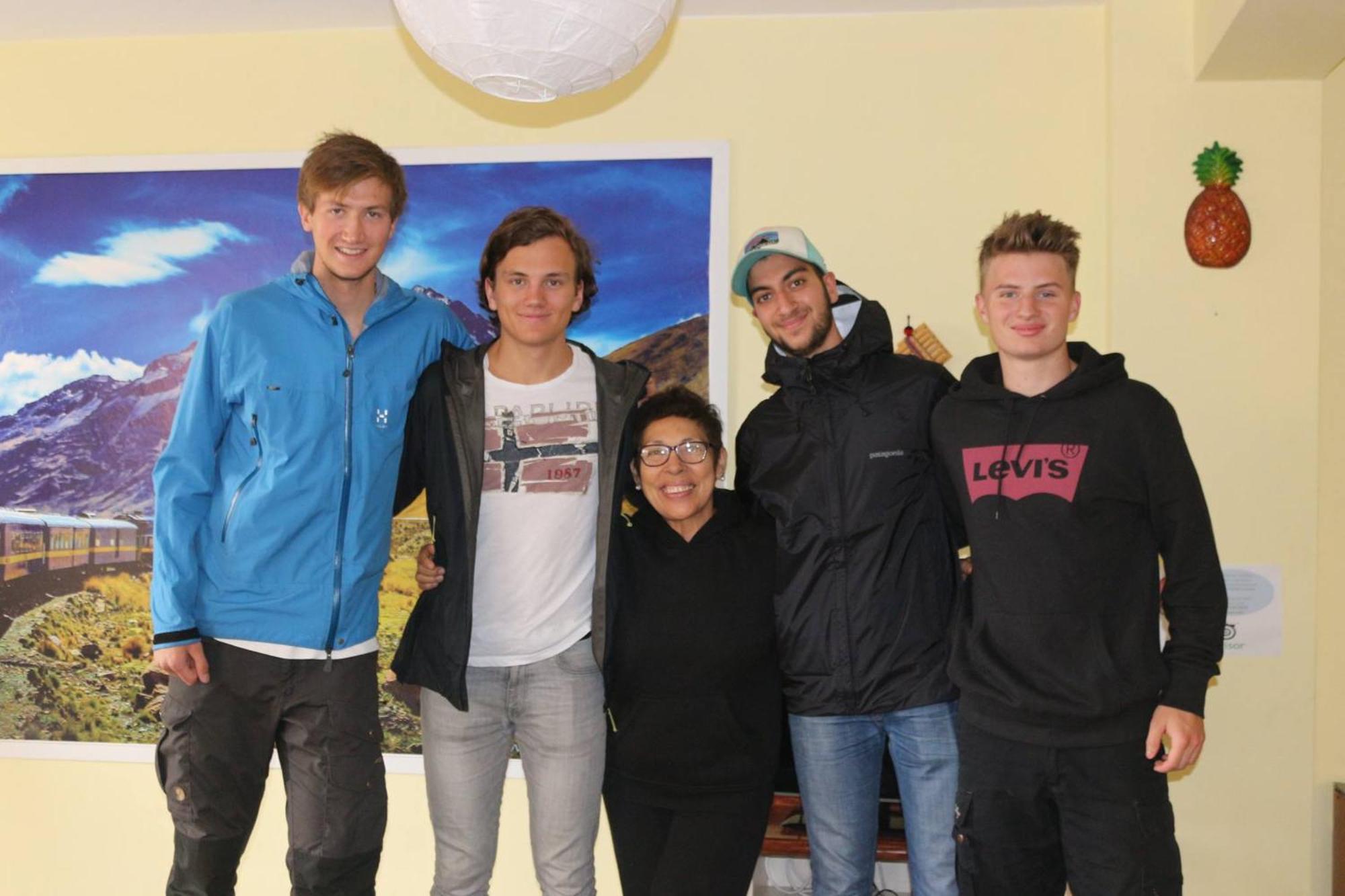 Mama Backpackers *