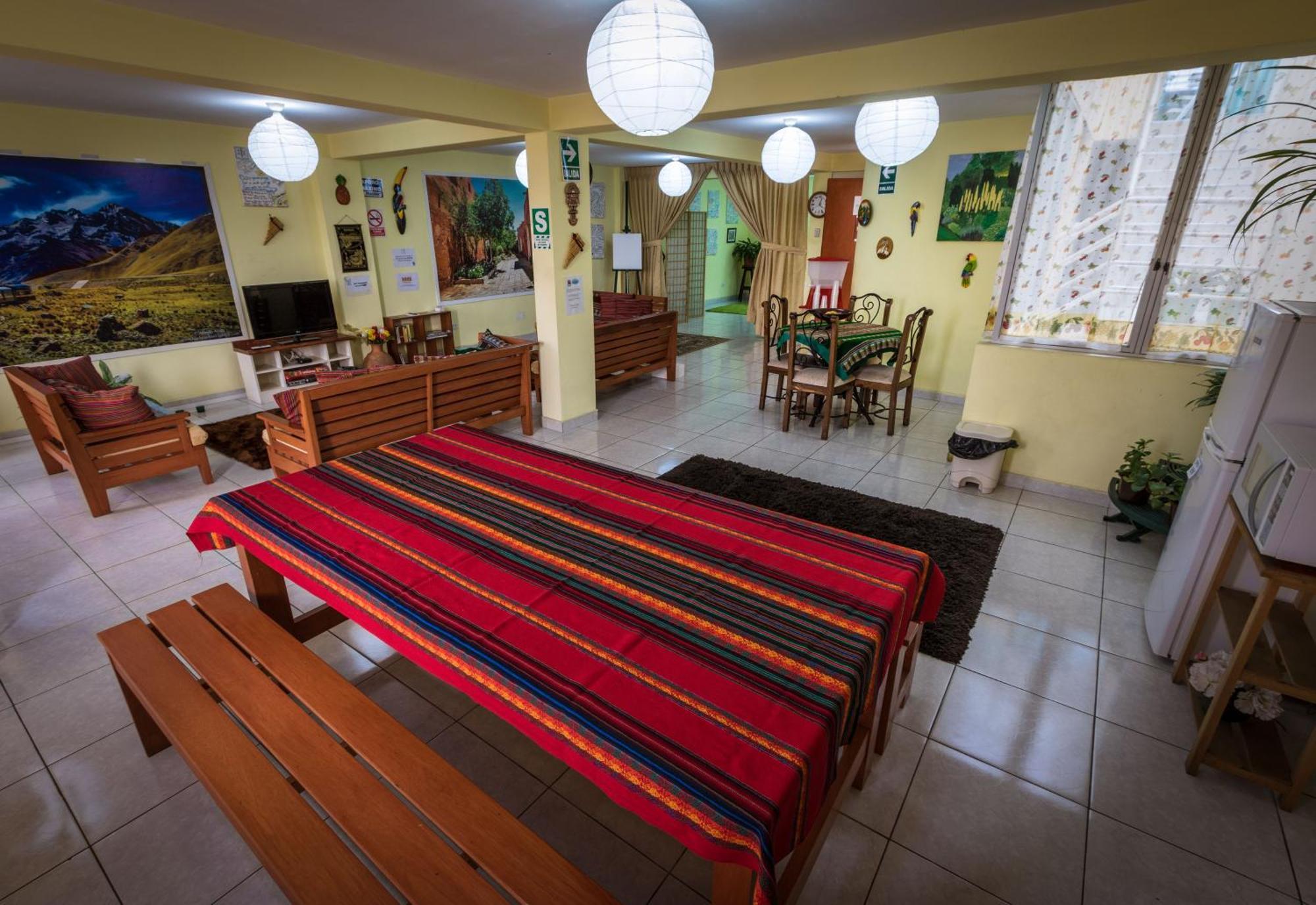 Mama Backpackers Hostal *